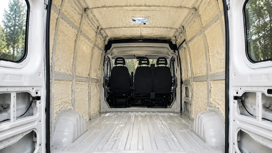 Isolation d’un van, fourgon ou bus aménagé avec de la mousse polyuréthane